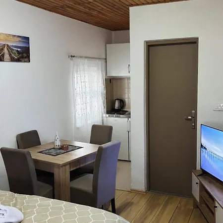 Biser Kupresa 3 *